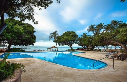 Carenero Apartment | Beachfront Dream! Direct Beach Access, Onsite Pool, Spa, Playground and Parking!