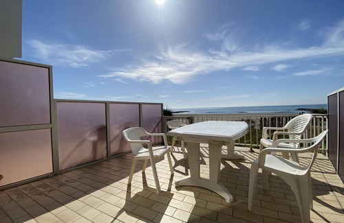Carnon-Plage Apartment | Beachfront Duplex F3, 6 Sleeps, WiFi, Parking, Pets Allowed – 15 min from Montpellier