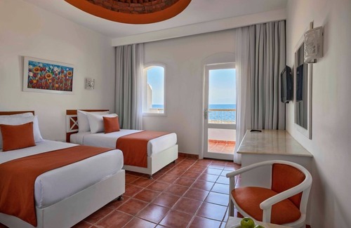 El Quseir Hotel | Beachfront Bliss w/Swim-Up Pool Access l 2 Sea-view Rooms + Pools & Kids Club