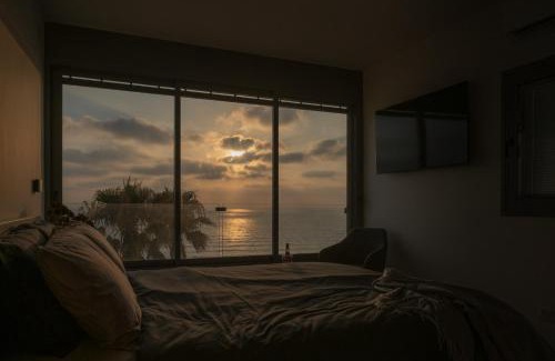 Netanya Apartment | Beachfront Elegance - Luxe Abode!