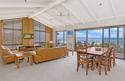 Port Fairy Apartment | Beachfront - elevated ocean views