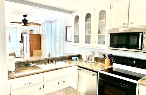 Townsite Cottage | Beachfront End-unit Cottage with whitewater ocean views and private entrance