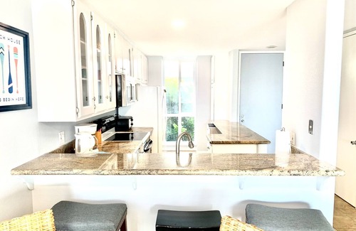 Townsite Cottage | Beachfront End-unit Cottage with whitewater ocean views and private entrance