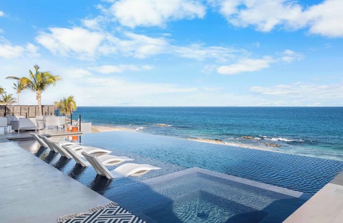 La Fortuna Villa | Beachfront Estate with Full-Time Staff, Airport Transfer & Beach/Fitness Club Ac