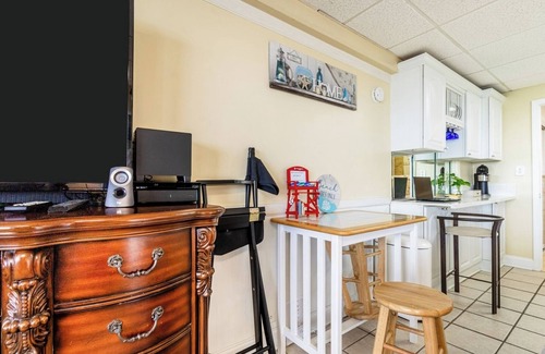 Panama City Beach Condo | Beachfront Escape | Pool, Decks and Jacuzzi Tub