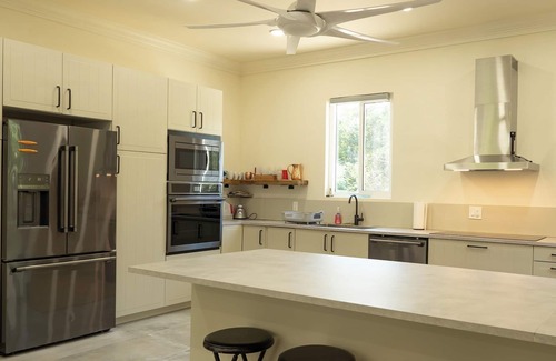 Green Turtle Cay House | Beachfront Estate on Coco Bay , 2 apartments 1 house 7 bedrooms 7 bathrooms