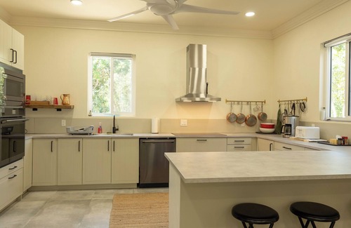 Green Turtle Cay House | Beachfront Estate on Coco Bay , 2 apartments 1 house 7 bedrooms 7 bathrooms