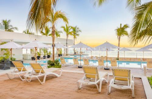 Las Glorias Apartment | Beachfront family friendly 1 bdr NT505