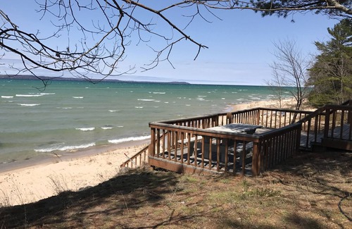 Williamsburg House | Beachfront, Family Friendly, Getaway Home East Bay