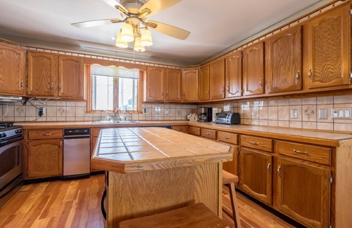 Seabrook House | Beachfront Family Vacation in a Quiet Residential Neighborhood.