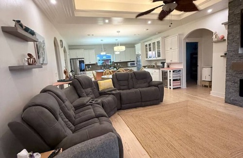 Port Bolivar House | Beachfront Fire Pit Gourmet Kitchen Views