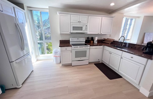 Townsite Condo | Beachfront-Full Panoramic Ocean Views. D24 North Coast Village