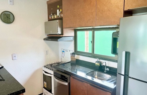 Barro Preto House | Beachfront fully-equipped 2-bedroom house near Beach Park with AC, WiFi.