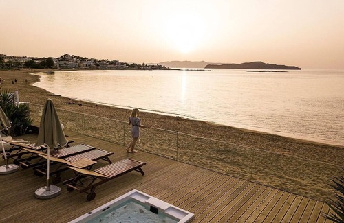 Agii Apostoli Villa | Beachfront Glaros 3 bedroom villa with outside jacuzzi