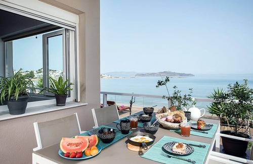 Agii Apostoli Villa | Beachfront Glaros 3 bedroom villa with outside jacuzzi