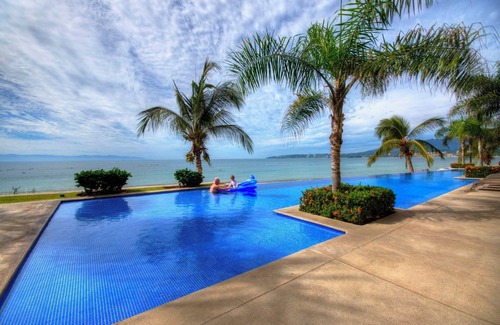Bucerias Condo | Beachfront Golden Zone Bucerías Penthouse Agua Azul,heatedpool, Wifi,2 balconies