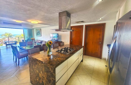 Olimpica Condo | Beachfront Grand Venetian condo