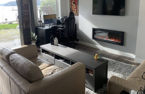 District of North Vancouver House | Beachfront Guest Suite. Unobstructed ocean views