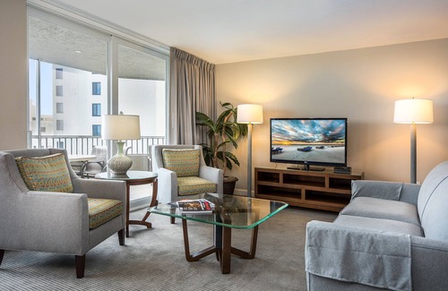 South Island House | Beachfront Haven: Spacious Suites with Kitchen & Balcony | 3 Units