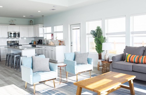 Port Bolivar House | "Beachfront Haven: 2 Homes, 2 Pools | Sleeps 26! "