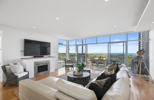 Magenta Shores House | Beachfront Haven Magenta