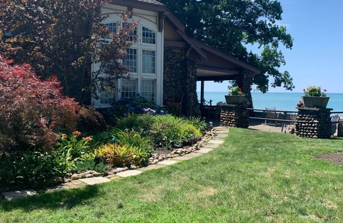 Dunkirk Condo | Beachfront Historical home 1Br/1Ba apt on Lake Erie w/Balcony, WiFi, Streaming