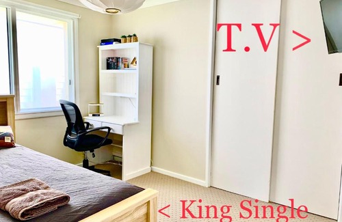 Warilla Apartment | Beachfront Holiday Home with Late checkout