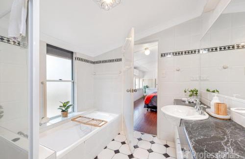 Zilzie House | Beachfront Holiday Cottage