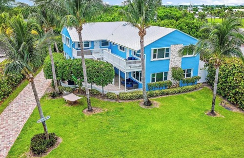 Fort Pierce Shores House | Beachfront Home Away | 2BR/2BA + Fall Discounts