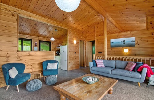 Collingwood House | Beachfront home-pets allowed