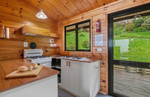 Collingwood House | Beachfront home-pets allowed