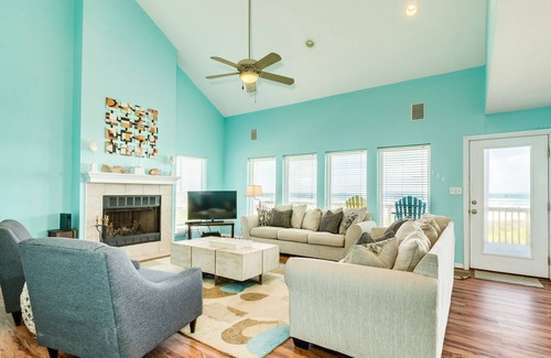 Miramar House | Beachfront Home w Great Views & Private Walkover - Dog Friendly