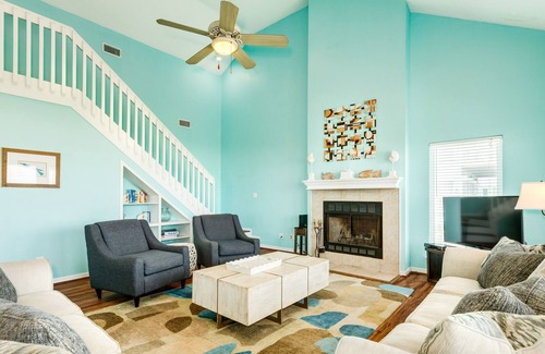 Miramar House | Beachfront Home w Great Views & Private Walkover - Dog Friendly