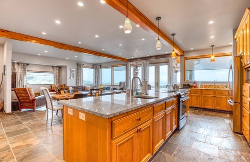 Tierra Del Mar House | Beachfront home with amazing ocean views, entertainment space, & balcony