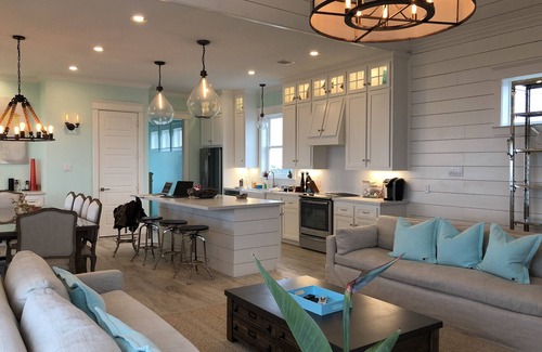 Stavanger Beach House | BEACHFRONT! HOT TUB! CUSTOM HOME, EV: A Paradise on Earth
