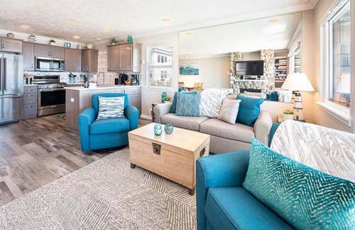Lincoln City Condo | Beachfront, Hot Tub, BBQ - Coastal Treasure