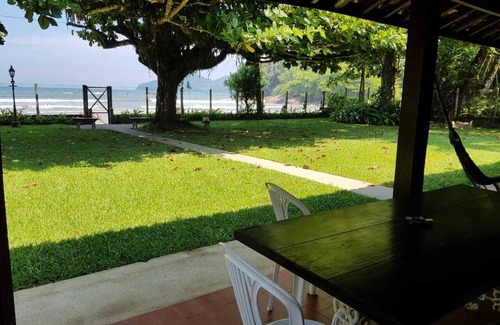 Pereque-Mirim House | Beachfront house in Enseada Ubatuba, with the best sea view.