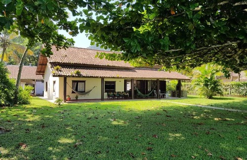 Pereque-Mirim House | Beachfront house in Enseada Ubatuba, with the best sea view.
