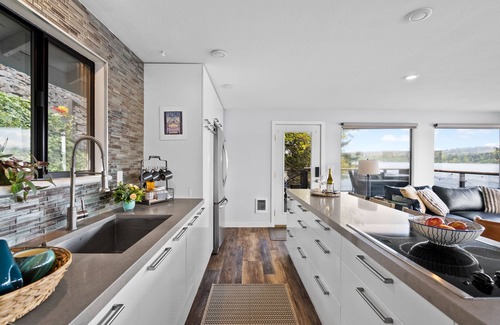 Olalla House | Beachfront House- Kayaks- Bouy
