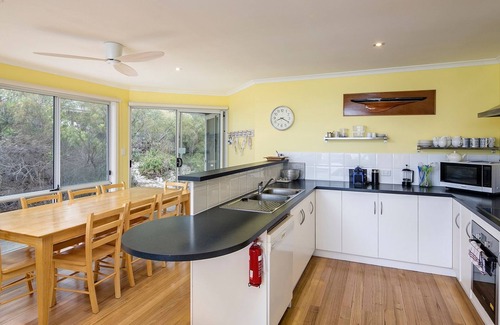 Island Beach House | beachfront house with panoramic sea views and direct access to the beach
