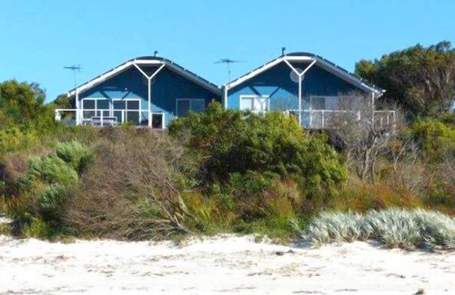 Island Beach House | beachfront house with panoramic sea views and direct access to the beach