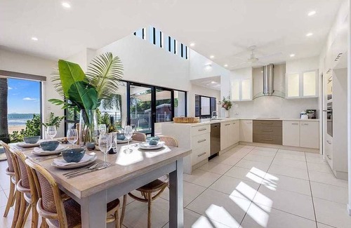 Dolphin Heads House | Beachfront Living
