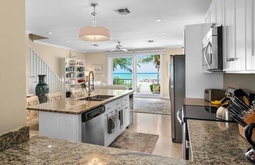Palm Cay Villa | Beachfront living, directly on the Beach. Quiet and relaxing.