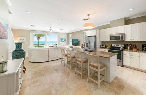 Palm Cay Villa | Beachfront living, directly on the Beach. Quiet and relaxing.