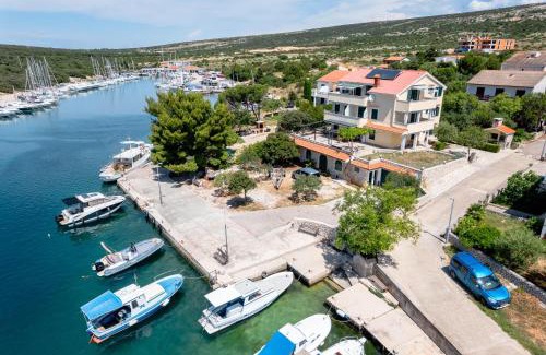 Simuni House | Beachfront Lovro apartment