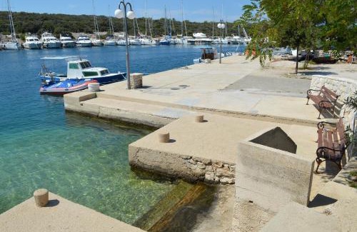 Simuni House | Beachfront Lovro apartment