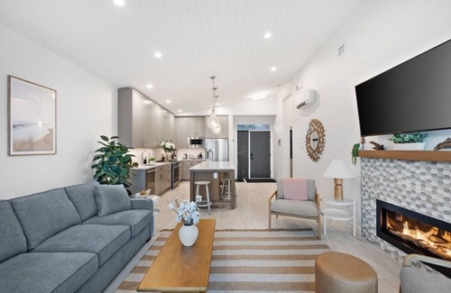Black Creek House | Beachfront Luxury Suite #19 at THE BEACH HOUSE
