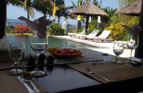 Umeanyar Villa | Beachfront Luxurious Villa with pool in Lovina
