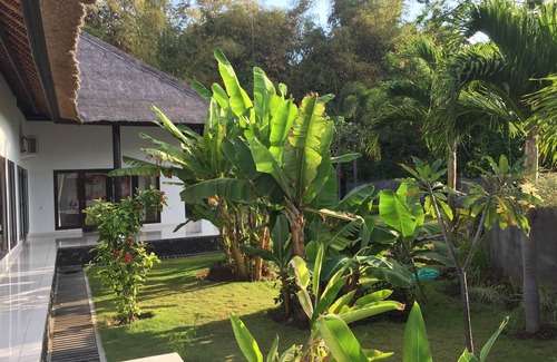 Umeanyar Villa | Beachfront Luxurious Villa with pool in Lovina