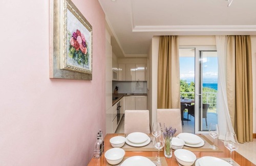 Vantacici Apartment | Beachfront luxury apartment Tunera 1* in a villa on Krk